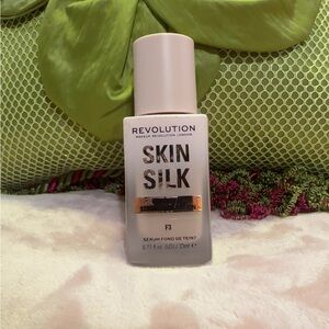 Revolution Skin Silk Serum Foundation in White and Gold